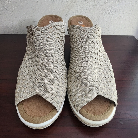 Bernie Mev. -Runs Small- Metallic Tan Slide Wedge Sandals size 38 6.5 6 - Picture 2 of 11